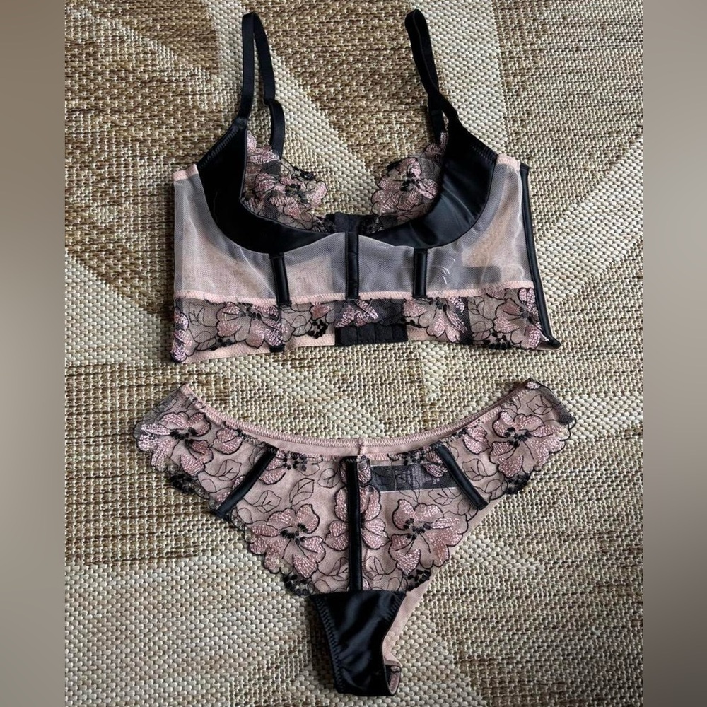 Victoria's Secret Black and Pink Floral Lace Bra Set